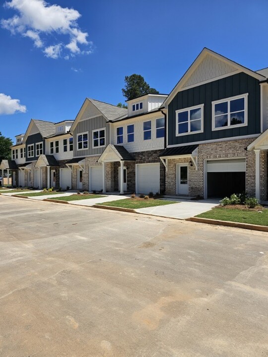 Towne Manor in Forest Park, GA - Building Photo