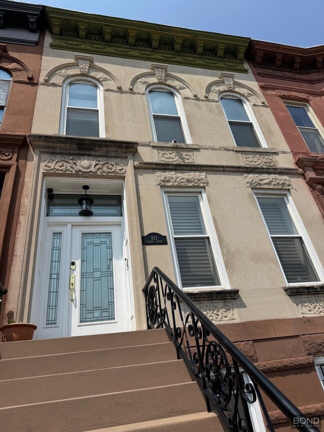 property at 611 Quincy St