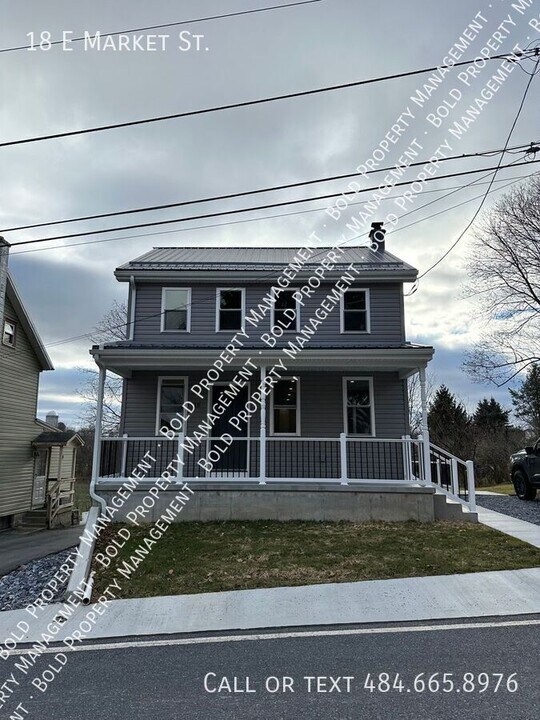 18 E Market St in Myerstown, PA - Building Photo