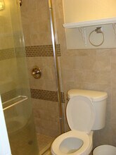 1105 NE 15th St, Unit 2 in Fort Lauderdale, FL - Foto de edificio - Building Photo