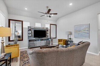 125 Harborside Dr in San Marcos, TX - Building Photo - Building Photo