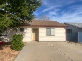 3165 N Yavapai Rd E in Prescott Valley, AZ - Building Photo