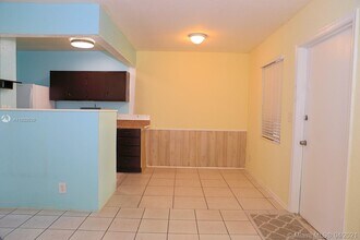 5881 NE 18th Ave-Unit -2 in Fort Lauderdale, FL - Building Photo - Building Photo