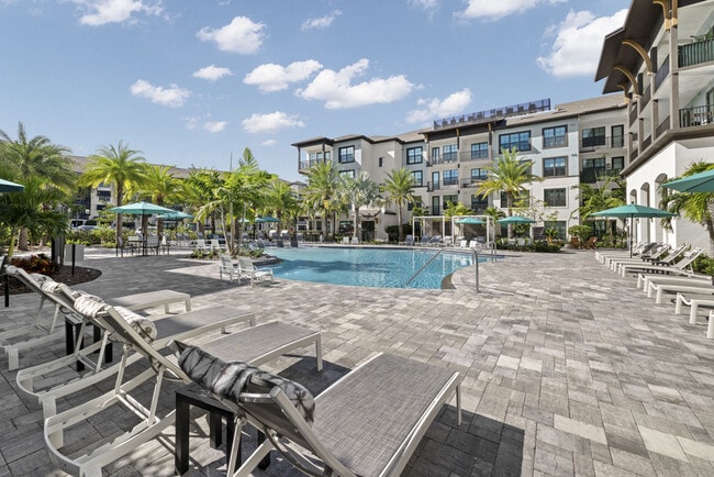 Indigo Stuart Apartments in Stuart, FL - Foto de edificio - Building Photo