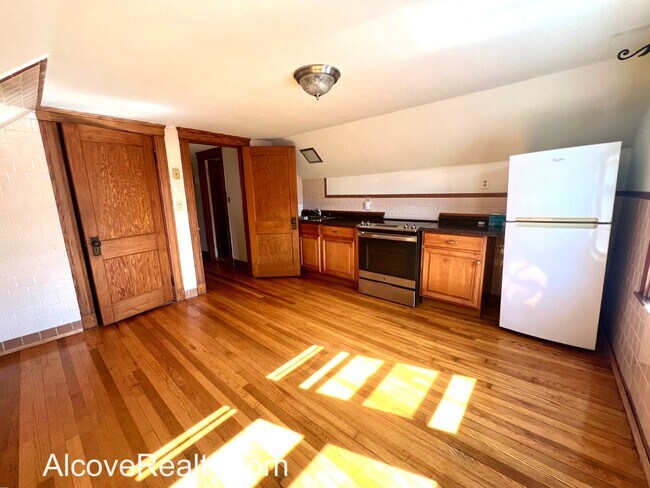 40 Alfred Rd, Unit 3 in Arlington, MA - Building Photo - Building Photo
