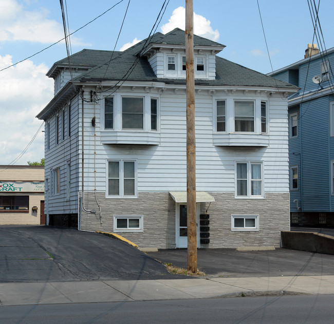 1062 W Genesee St in Syracuse, NY - Building Photo - Building Photo