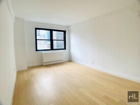 222 E 39th St in New York, NY - Building Photo