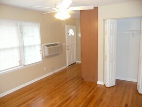206 Andrews Ln in Chapel Hill, NC - Foto de edificio - Building Photo