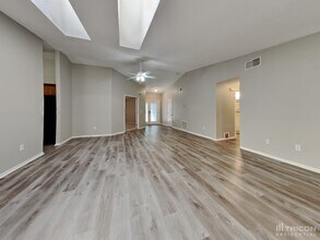 1421 Rustling Oaks Dr in Brandon, FL - Building Photo - Building Photo