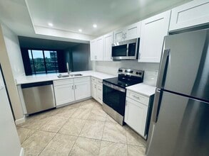 21 Royal Palm Way in Boca Raton, FL - Building Photo - Building Photo