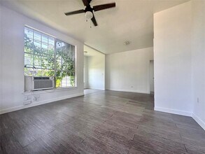 2410 E 12th St in Austin, TX - Building Photo - Building Photo