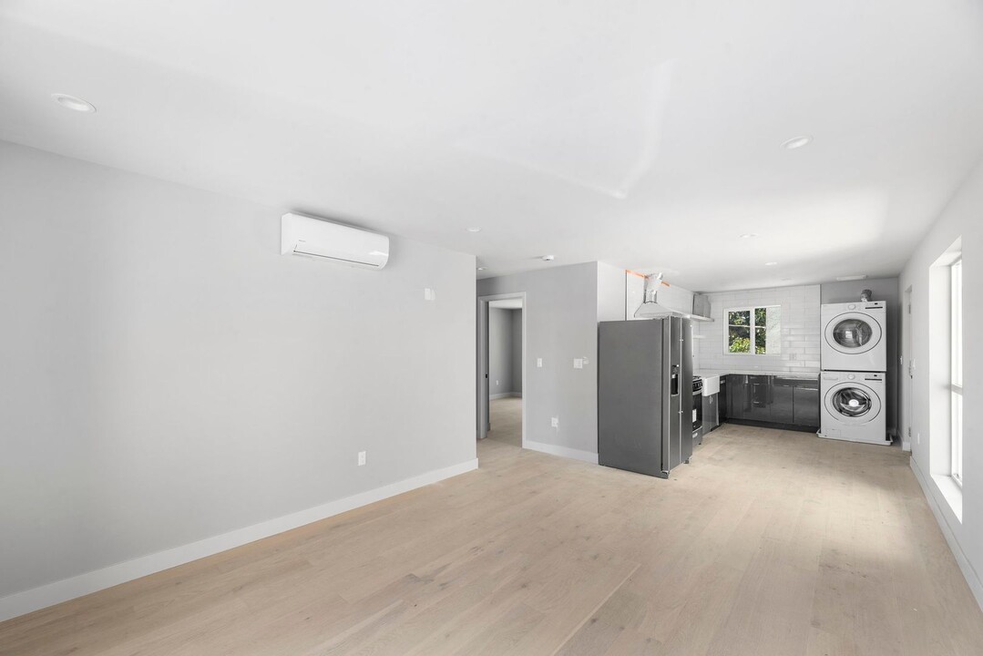 5150 Ithaca Ave in Los Angeles, CA - Building Photo