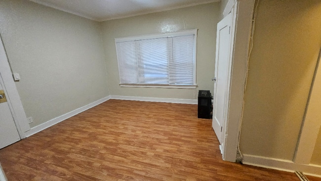 1026 Ingraham St, Unit 108 in Los Angeles, CA - Building Photo - Building Photo