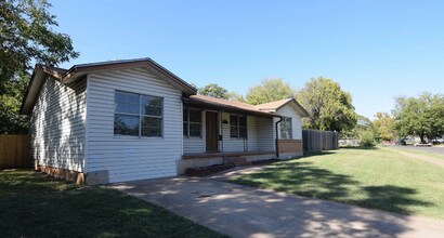 311 Crockett Dr in Austin, TX - Foto de edificio - Building Photo