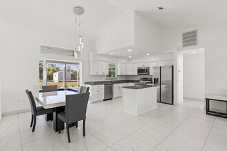 4485 Hansard Ave in North Port, FL - Foto de edificio - Building Photo