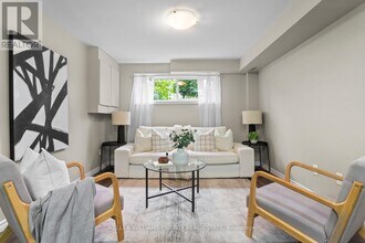 929 Southdown Dr in Oshawa, ON - Building Photo - Building Photo