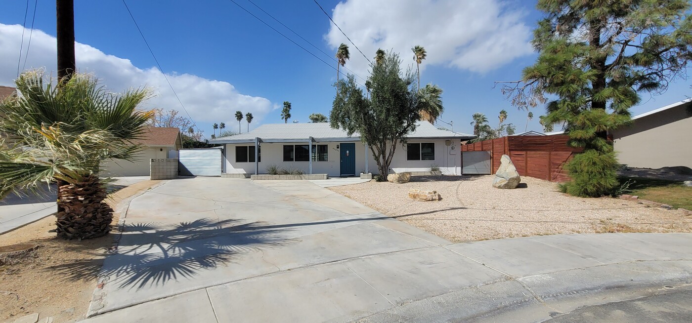 43035 Warner Trail in Palm Desert, CA - Building Photo