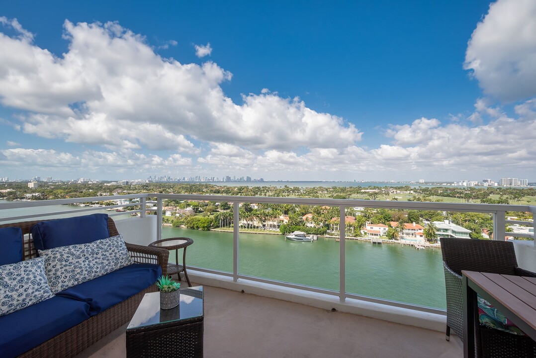 5600 Collins Ave in Miami Beach, FL - Building Photo