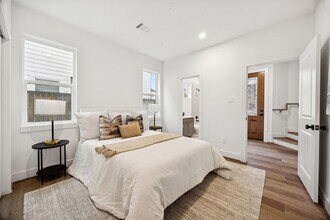 2121 A Hoskins Dr in Houston, TX - Building Photo - Building Photo