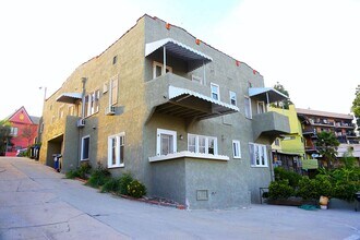 3355 1/2 Descanso Dr, Unit 3355 half in Los Angeles, CA - Foto de edificio - Building Photo