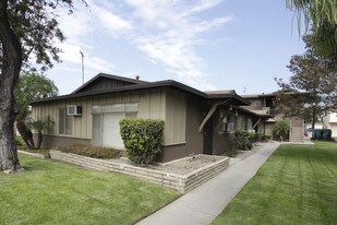 2115 W Ball Rd in Anaheim, CA - Building Photo