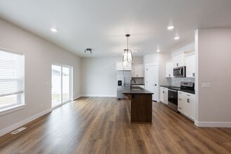 577 Idaho Ave in Sugar City, ID - Building Photo - Building Photo