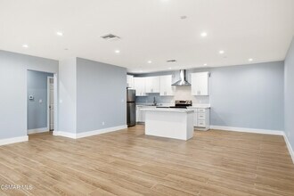 13100 Filmore St in Los Angeles, CA - Building Photo - Building Photo