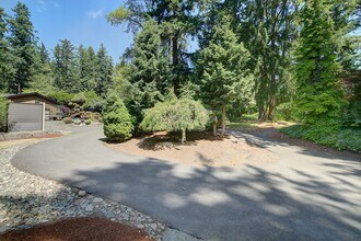 11503 Juanita Dr NE in Kirkland, WA - Building Photo - Building Photo