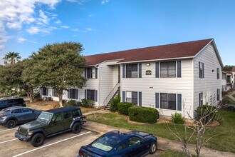 University Square in College Station, TX - Foto de edificio - Building Photo