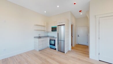 1510 N Shore Rd in Revere, MA - Building Photo - Building Photo