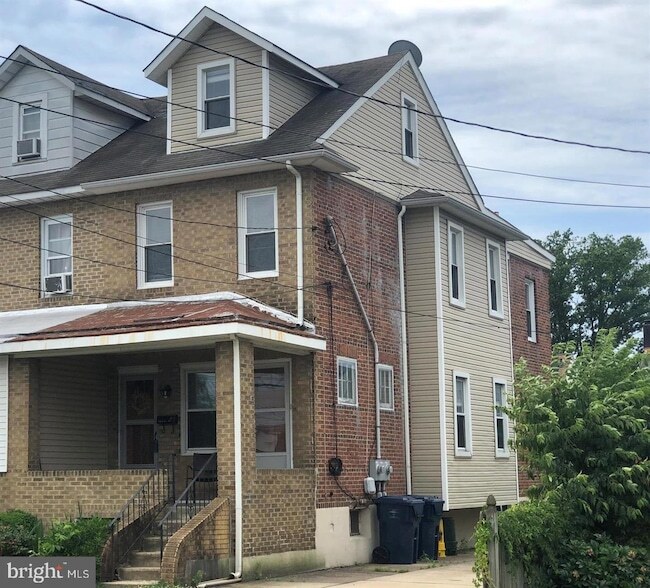 43 Vermont St in Lawrence Township, NJ - Building Photo