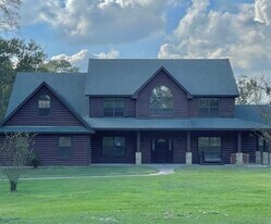 2063 Apache Dr in Montgomery, TX - Building Photo