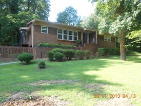 2737 Engle Rd NW in Atlanta, GA - Building Photo