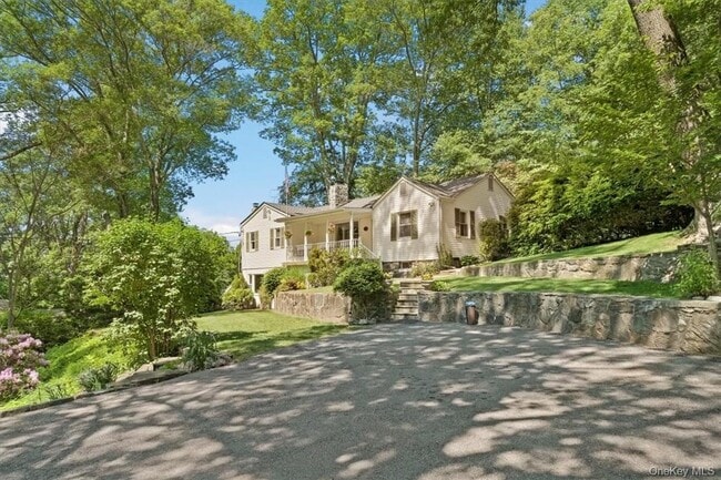 13 Split Rock Rd in Mahopac, NY - Foto de edificio - Building Photo