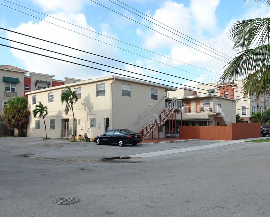 1720 NE 11st St in Fort Lauderdale, FL - Building Photo