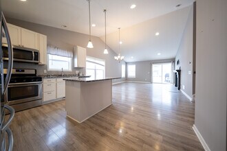 20817 Guthrie Dr in Lakeville, MN - Building Photo - Building Photo