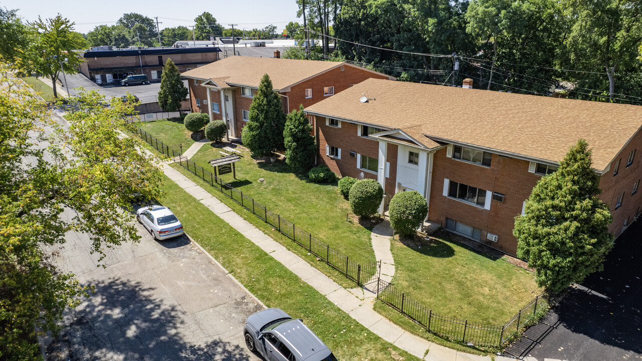 Williamsburg Apartments in Rockford, IL - Building Photo