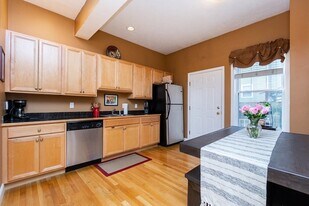 224 Salem St, Unit 5 in Medford, MA - Building Photo