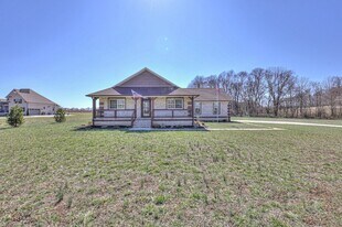 1059 S Cross Bridges Rd in Mt Pleasant, TN - Building Photo