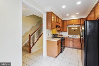 333 Prettyman Dr in Rockville, MD - Building Photo - Building Photo