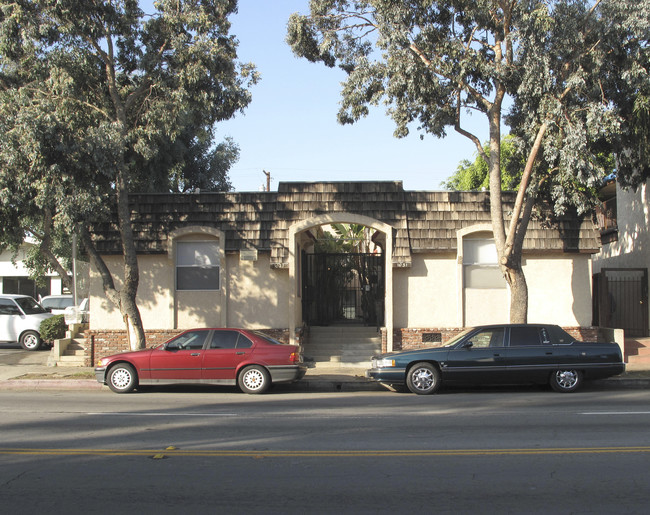 The Courtyards in Long Beach in Long Beach, CA - Building Photo - Building Photo