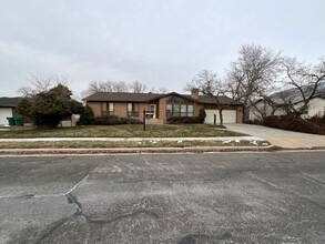 2657 Summerwood Dr in Layton, UT - Building Photo - Building Photo