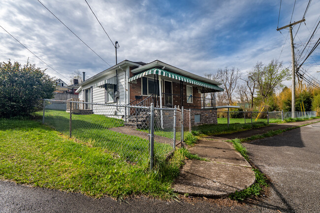 224 N Vance Dr in Beckley, WV - Building Photo - Building Photo