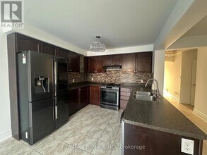 240 Armstrong Cres in Bradford West Gwillimbury, ON - Building Photo - Building Photo