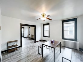 5660 Phillips Ave in Pittsburgh, PA - Building Photo