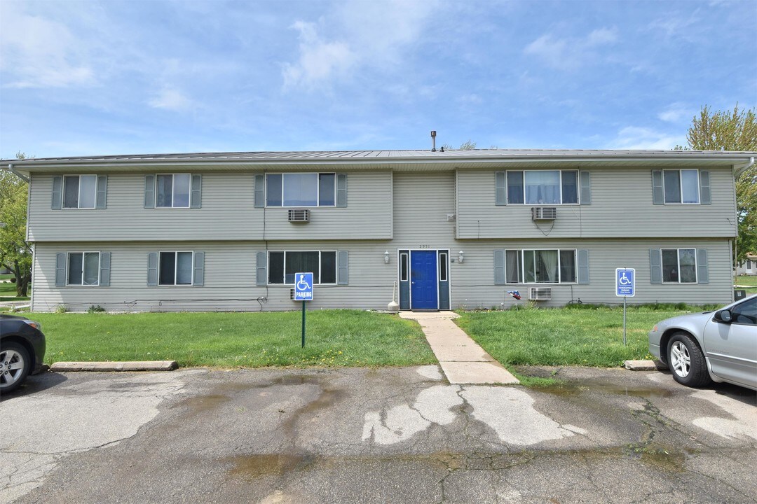 2951 9th St-Unit -2 in Marion, IA - Building Photo