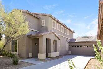 2507 W Old Paint Trail in Phoenix, AZ - Foto de edificio - Building Photo