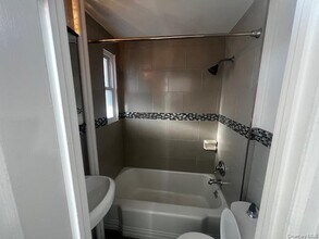 22 Stephenson Blvd in New Rochelle, NY - Building Photo - Building Photo