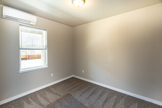 441 Talent Ave in Talent, OR - Foto de edificio - Interior Photo