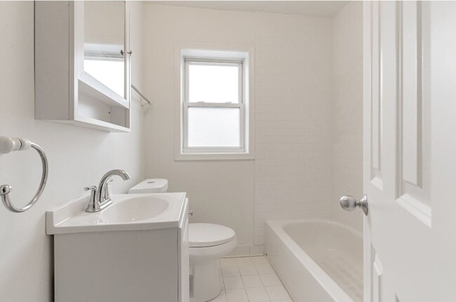 property at 2914 W Berwyn Ave